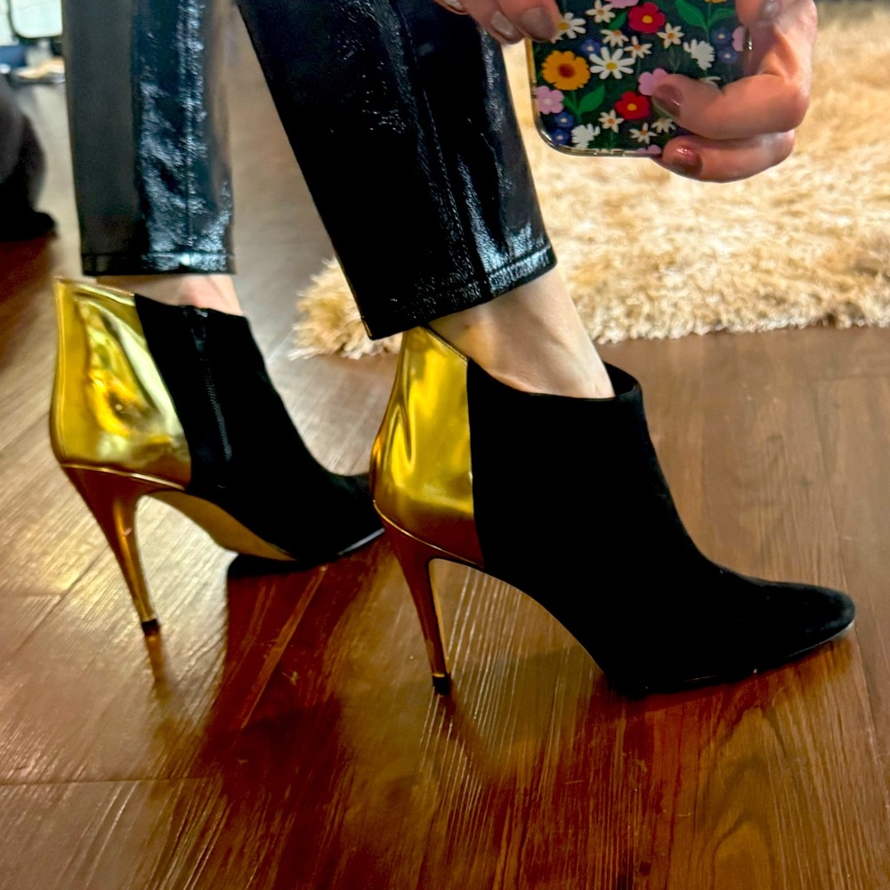 Manolo Blahnik Stiletto Bootie, 39